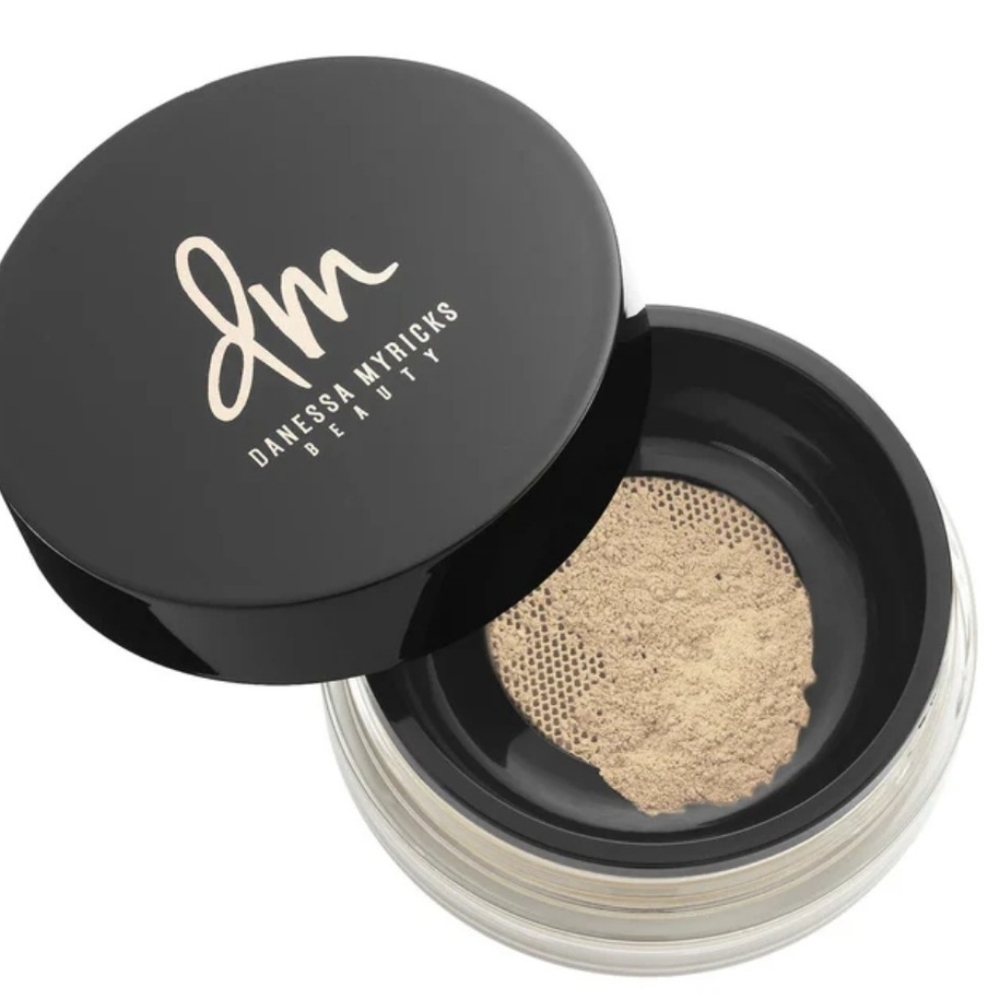 NEW DANESSA MYRICKS EVOLUTION POWDER IN TRANSLUCENT BEIGE